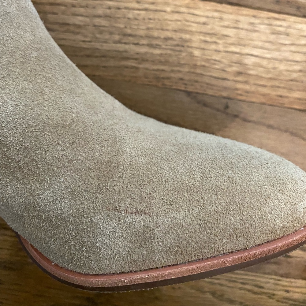 Hush Puppies Ankle Bootie Tan Womens Size 8 Heeled Suede - Picture 8 of 8